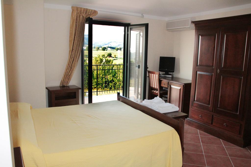 Hotel San Nicola Il Sole Albanella Zimmer foto